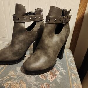 Heeled booties